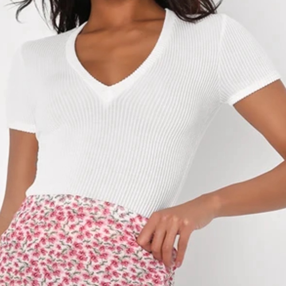 Lulus Ribbed V-neck Short Sleeved Bodysuit